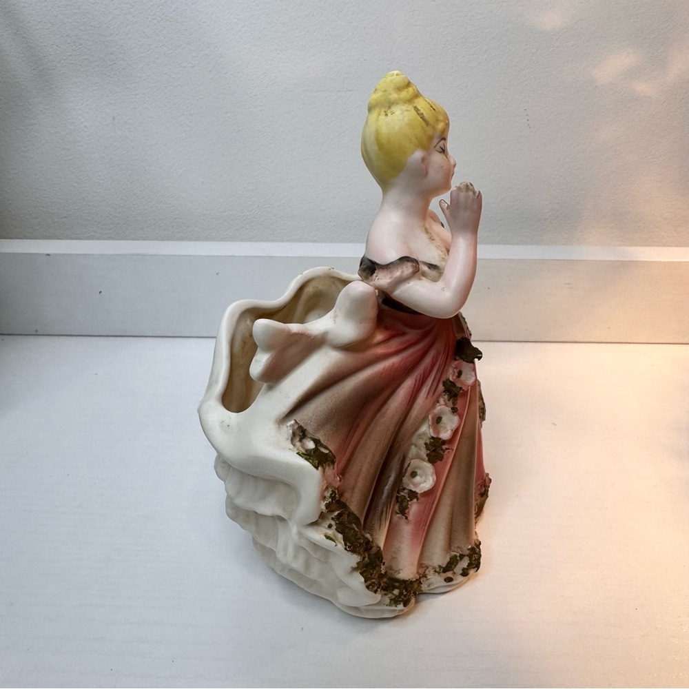 vintage ceramic figurine of a lady in a ball gown vanity storage - Picture 3 of 5